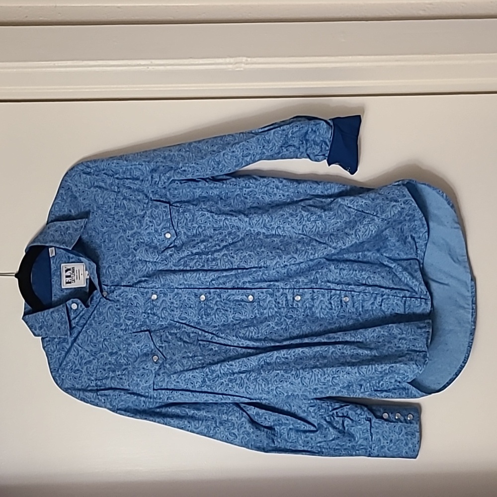 Men's light blue Western shirt with pattern and pearl buttons.